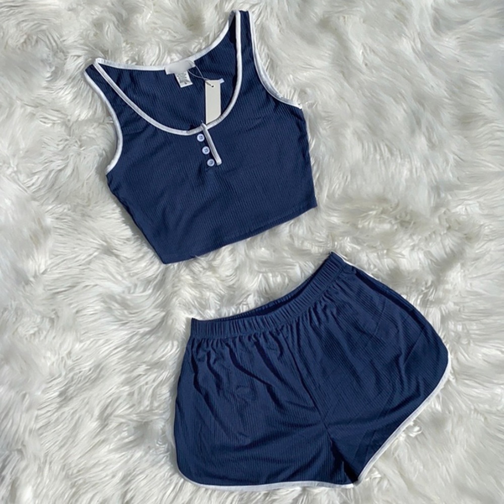 Ribbed Button Set